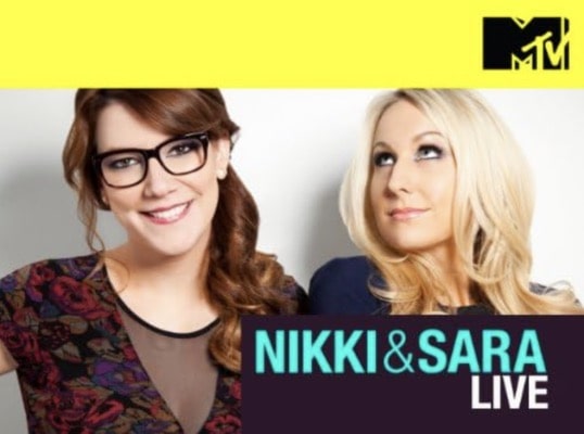 Nikki Glaser and Sara Schaefer in Nikki & Sara Live (2013)