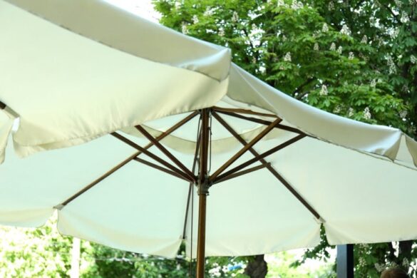 How to Properly Set Up and Adjust Your Tilting Patio Umbrella? - The ...